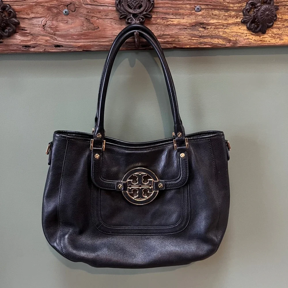 Tory Burch Amanda Hobo Black Pebbled Leather Gold‎ Logo Medallion Shoulder Bag
